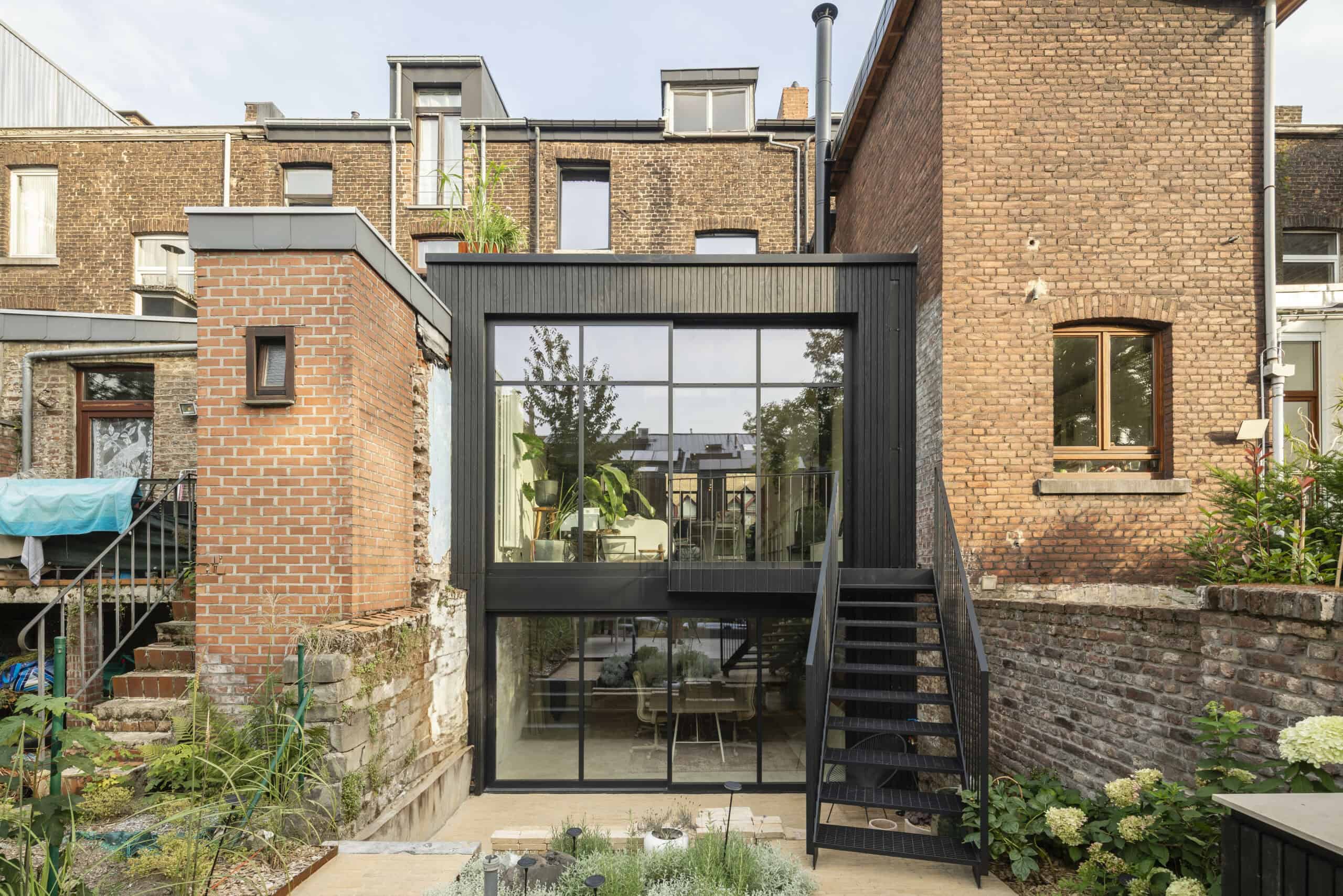 aucune soudure , la difficulté a été les cacher à l’aide de divers techniques de fabrication.