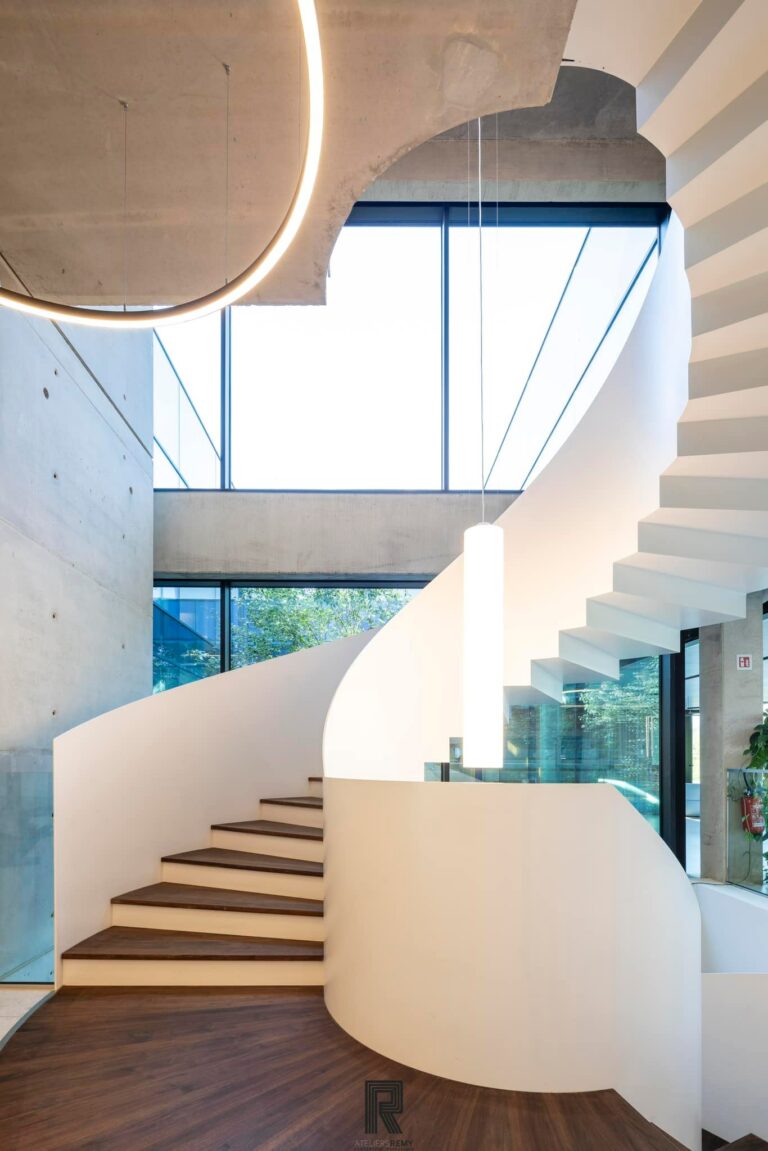 Marche-En-Famenne, l'escalier de la Socogetra signé par Ateliers Remy